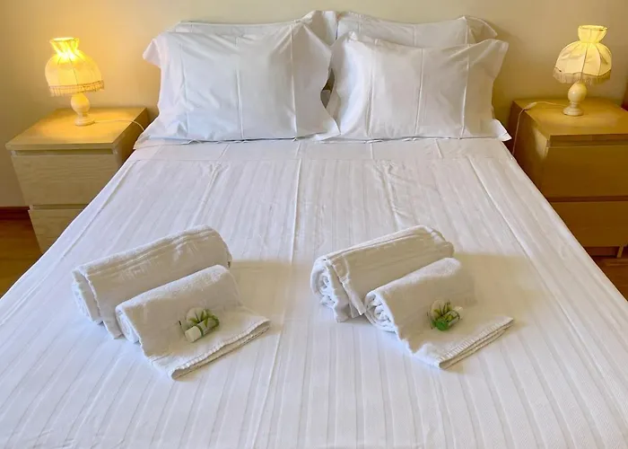 By The With Parking And Wifi By Amcf Apartmán *