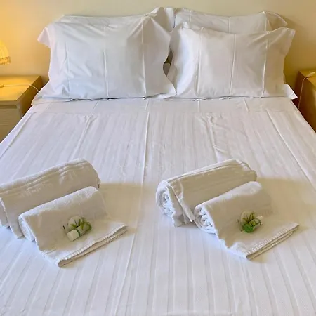 By The With Parking And Wifi By Amcf Apartmán *